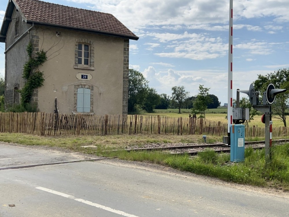 3 Maison%20de%20garde barriere%20de%20Villemoyenne%20exterieur